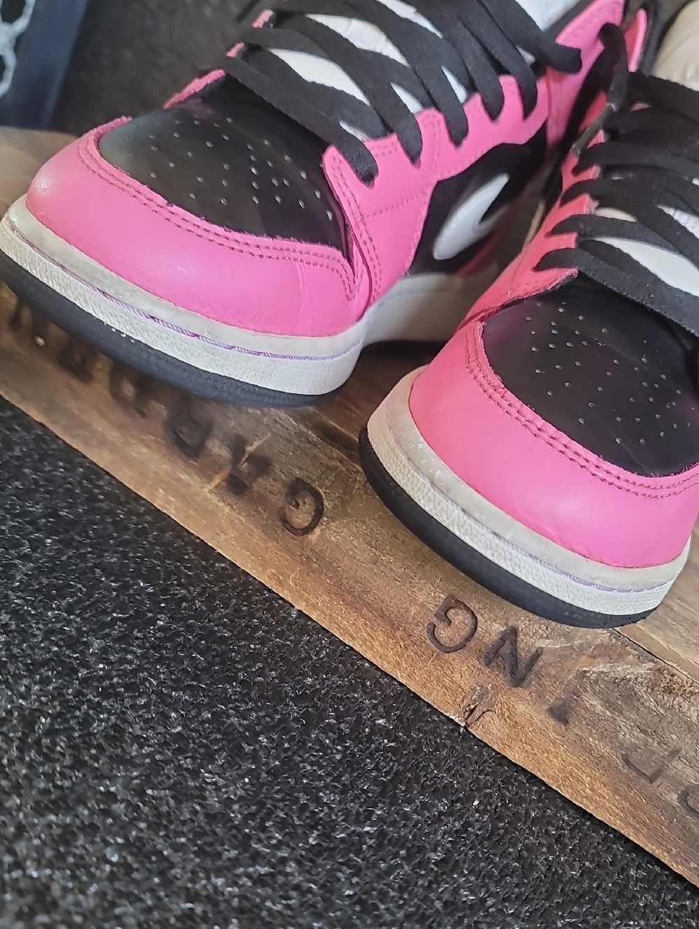Nike Air Jordan 1 Mid "Pinksicle" Wmns 6.5 Ships Today - Picture 13 of 15